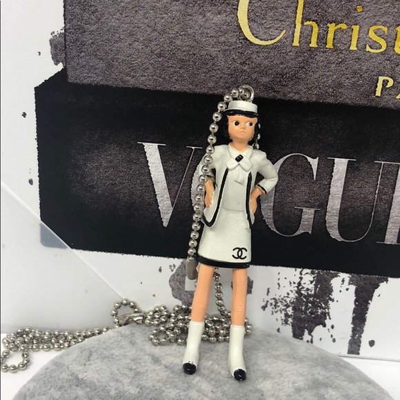 Chanel girl necklace - Picture 2 of 8